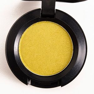 MAC Three Ring Yellow Veluxe Pearl Eyeshadow